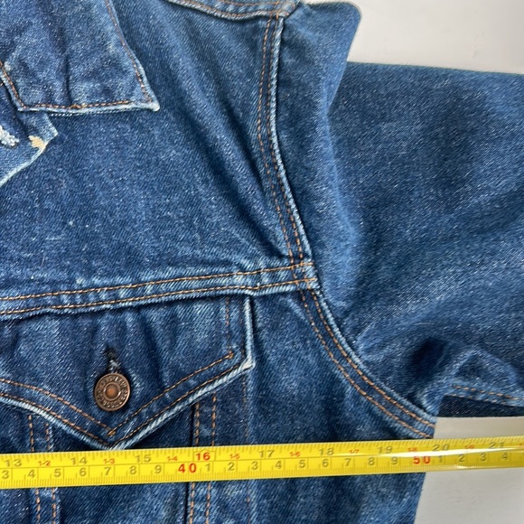 Vintage Levi dark wash button down jean jacket 70708 0216 Size 18. - Picture 14 of 16